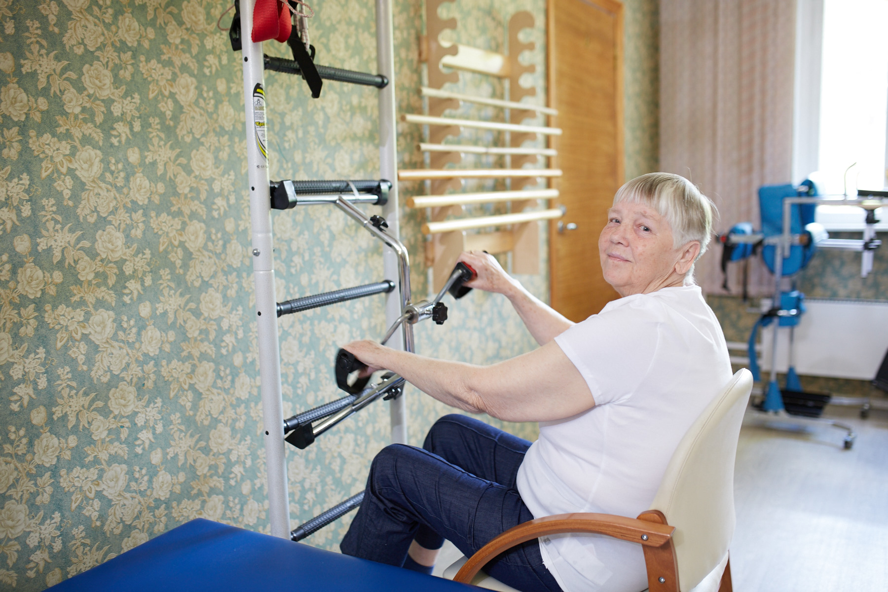 упражнения на шведской стенке для женщин после 50 лет